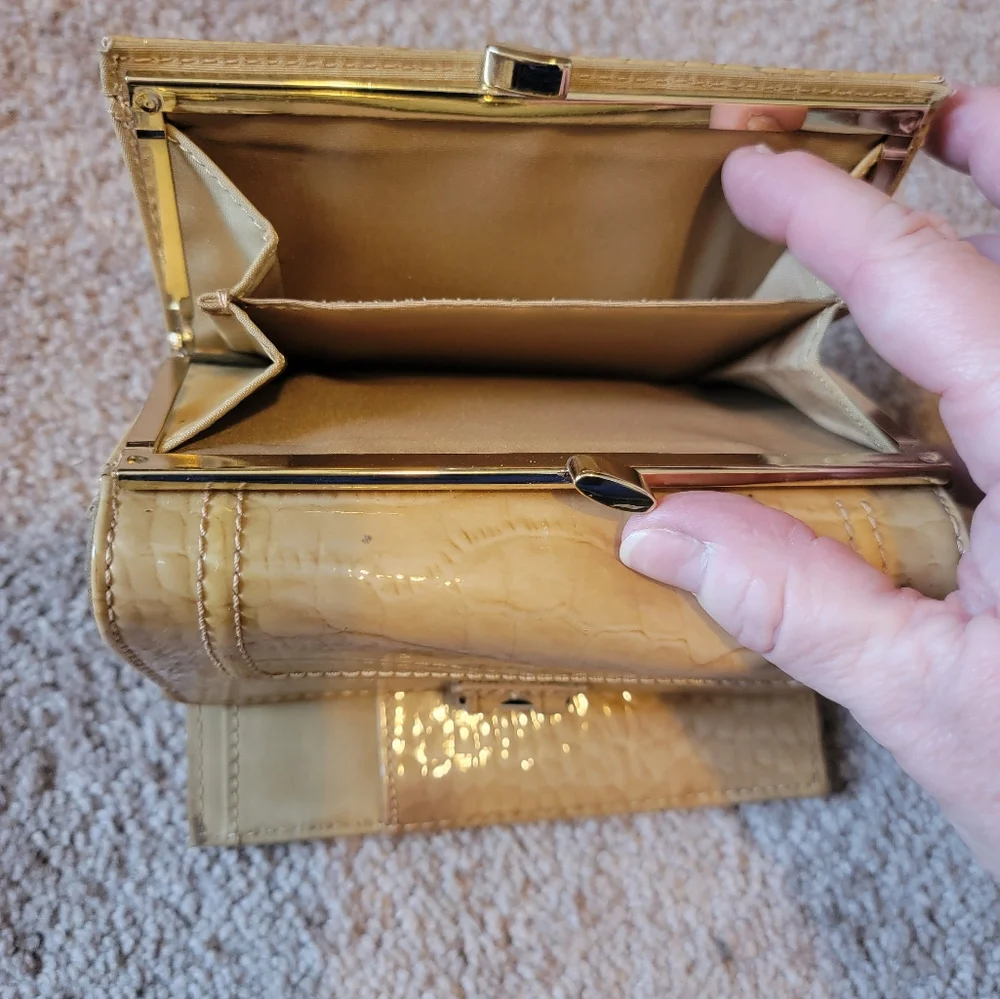 Wallet - Picture 2 of 4